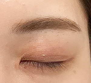 平行眉のスタイル画像