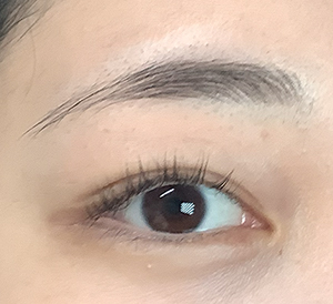 アーチ眉のスタイル画像