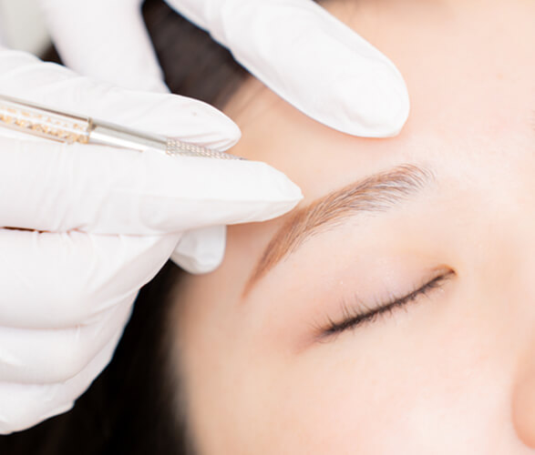 眉のアートメイク